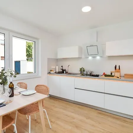 At Weinmeister - Elegant & Sonnig