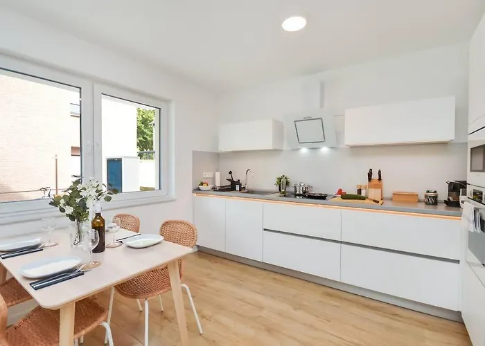 At Weinmeister - Elegant & Sonnig